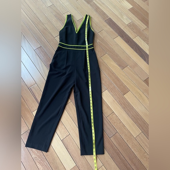 Alice + Olivia Jeri Black Neon Green Piped Jumpsuit | Sleeveless V-Neck Size 2 - Picture 10 of 13